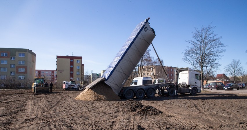 W obiektywie Tadeusza Surmy: tak powstaje boisko piłkarskie przy ulicy Ceglanej w Stargardzie - 9.03.2021 r.