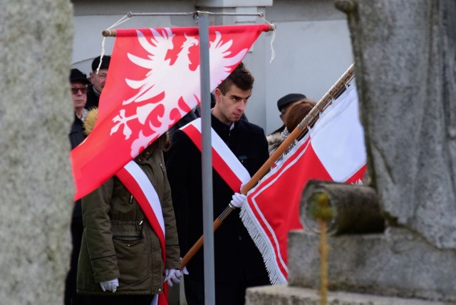 Migawka z patriotycznych uroczystości, które 1 stycznia odbyły się na mogileńskim cmentarzu