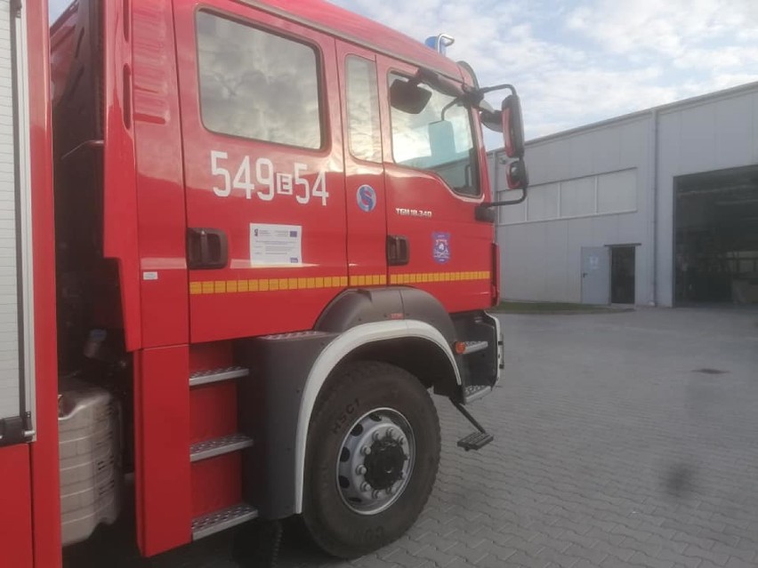 Zadymienie w zakładzie na ul. Piaskowej w Tomaszowie. W akcji cztery zastępy straży pożarnej [ZDJĘCIA]
