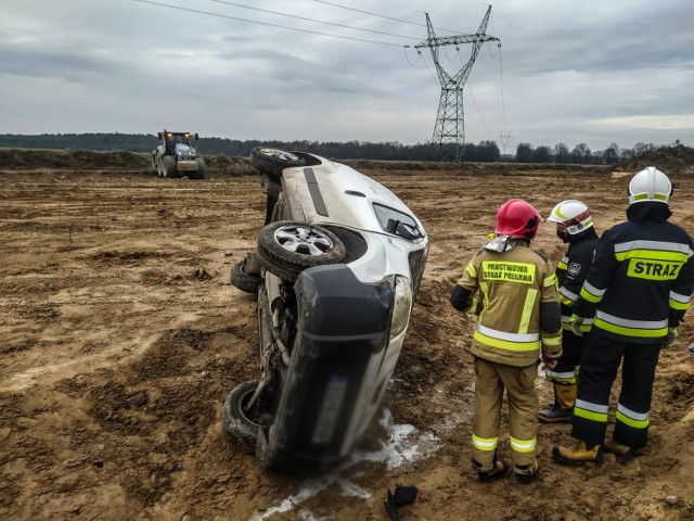 Kolizja na A1 pod Piotrkowem. Zderzyły się ciężarowy MAN i dostawczy peugeot.