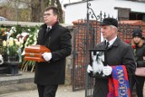Pogrzeb Łukasza Gaika w Siemkowicach. Ostatnie pożegnanie radnego pow. pajęczańskiego, społecznika, prezesa LKS Kiełczygłów FOTO, VIDEO