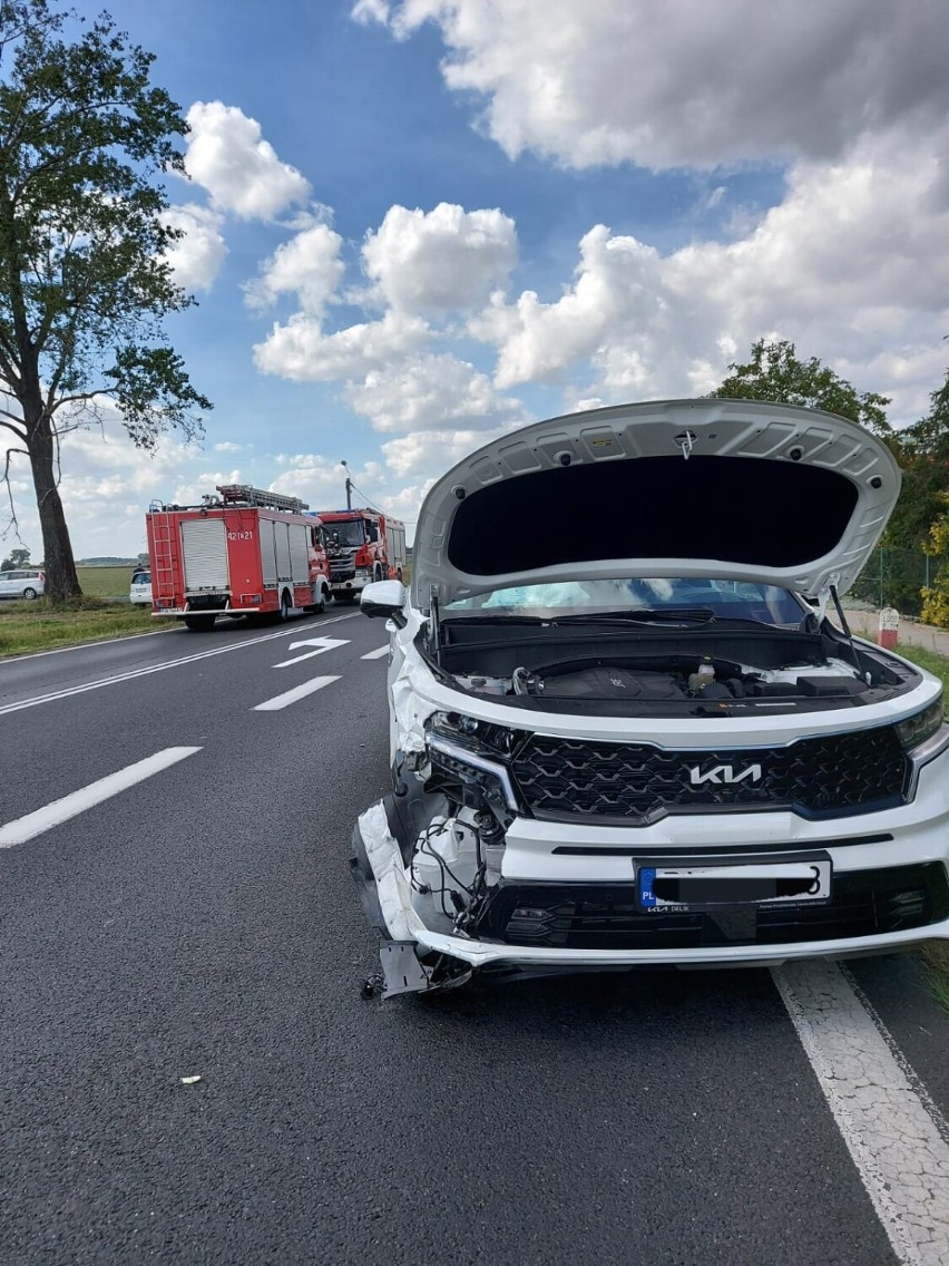 Wypadek w Dziekanowicach. Zderzyły się dwa auta osobowe
