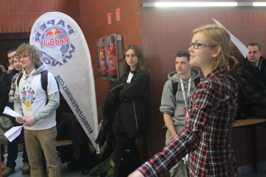 W Poznaniu odbyły się zawody Red Bull Paper Wings, w których...