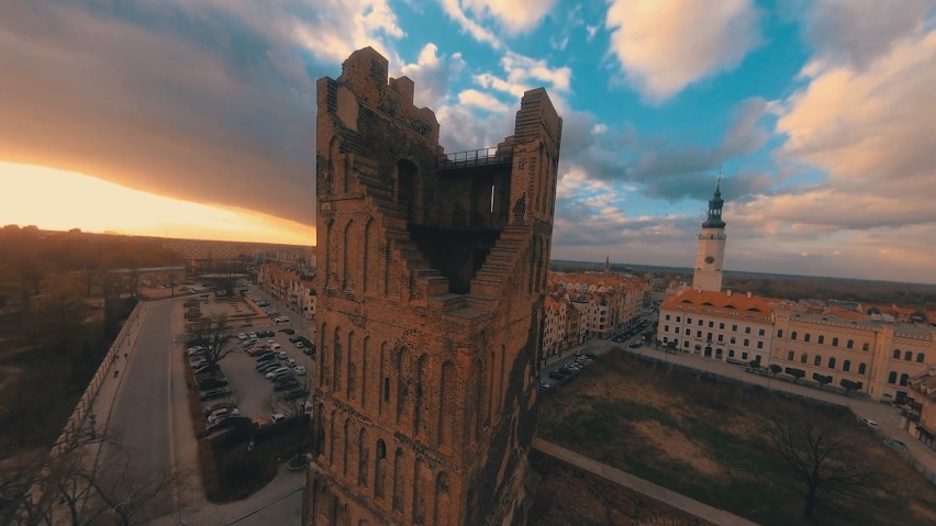 Wirtualny spacer po ruinach kościoła świętego Mikołaja  w Głogowie. Piękny film Kamila Gołuchowskiego 