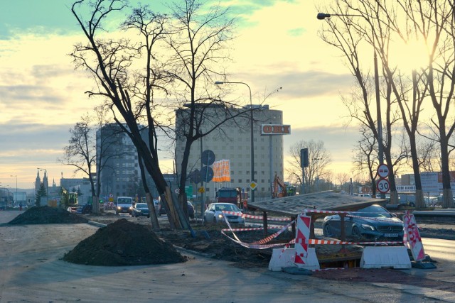 Przy ulicy Zagnańskiej w Kielcach, na wysokości OBI wycięto drzewa, ale część udało się uratować. Kolejne wycinki są przewidziane na dalszym odcinku Zagnańskiej i Warszawskiej, w rejonie Silnicy.