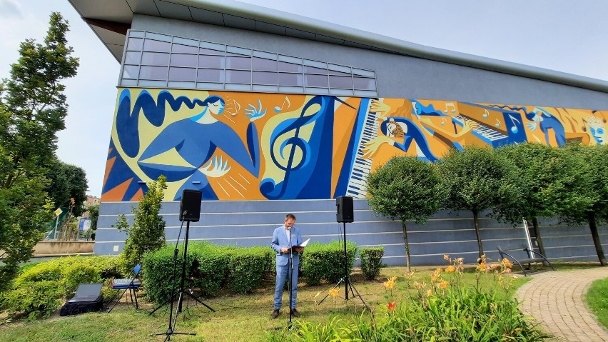 Mural w Kaliszu poświęcony rodzinie Fibigerów oficjalnie odsłonięty. ZDJĘCIA