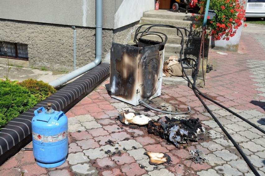 Strażacy gasili pożar domu w Sypniewie, którego źródłem było...