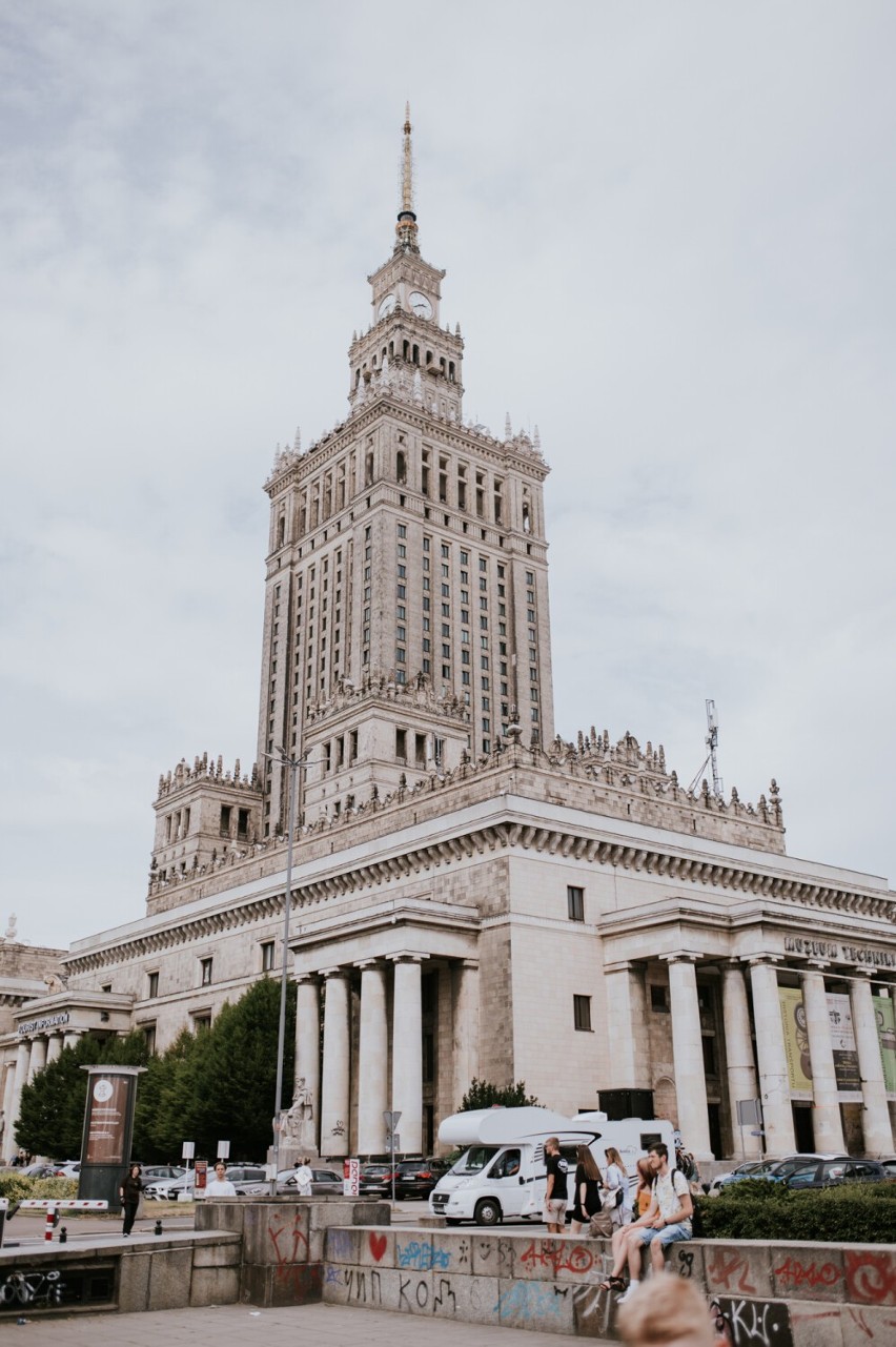 Warszawa Centralna znajduje się zaraz przy Pałacu Kultury i...