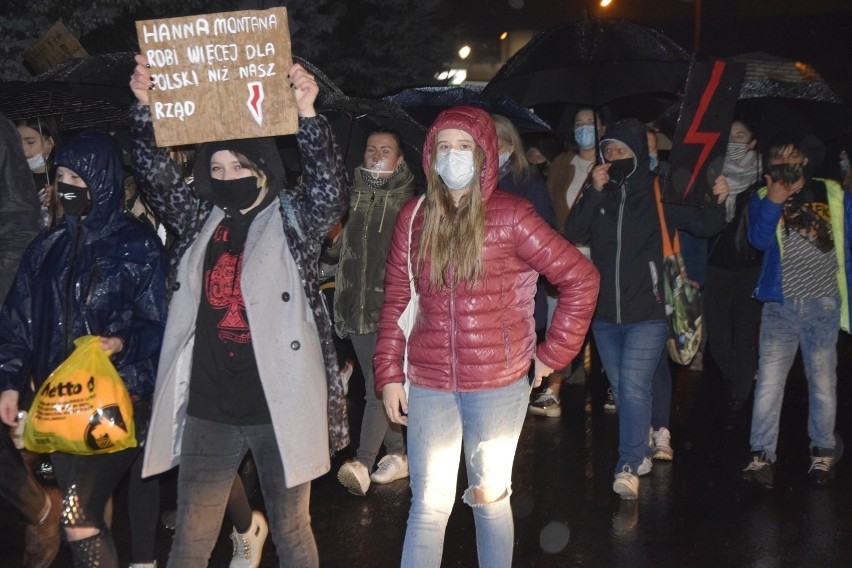 Najciekawsze banery na protestach w Aleksandrowie Kujawskim