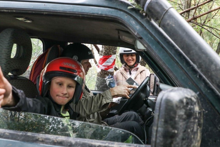 Wielkie ściganie w błocie. 70 załóg startowało w rajdzie offroadu w Kowalowie [ZDJĘCIA]