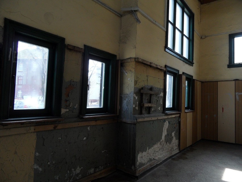 Remont w budynku dworca kolejowego w Chebziu