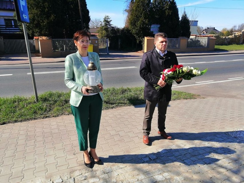 Wieluń. Samorządowcy uczcili pamięć ofiar katastrofy smoleńskiej[FOTO]