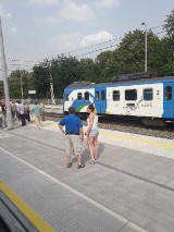 Uszkodzona trakcja na trasie Budzyń - Chodzież. Dantejskie sceny w pociągu w Rogoźnie