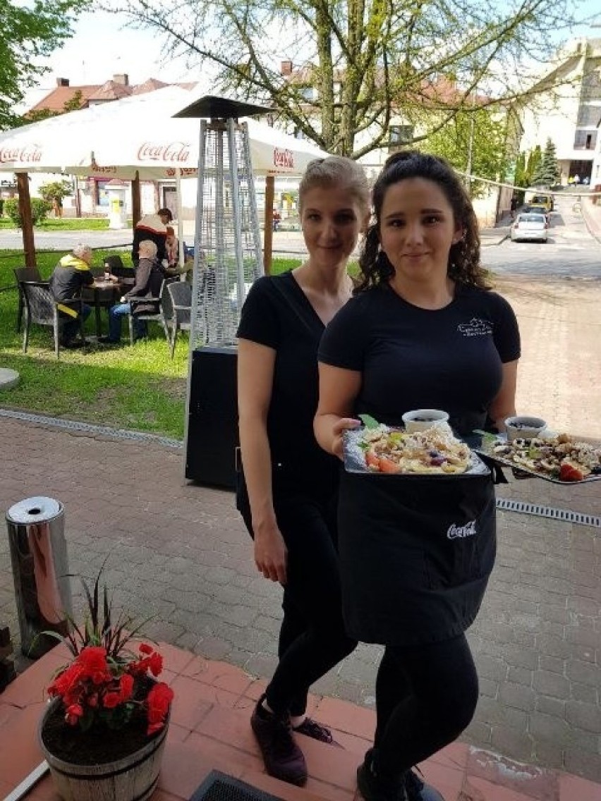 W Staszowie ruszyły ogródki przy restauracjach. Pojawili się pierwsi klienci (ZDJĘCIA)