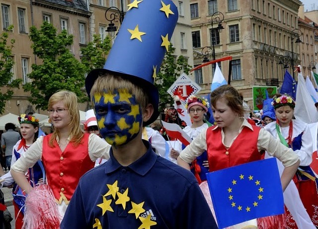 Kolorowe stroje, muzyka, europejskie platformy - tego nie mogło zabraknąć na Paradzie Schumana.