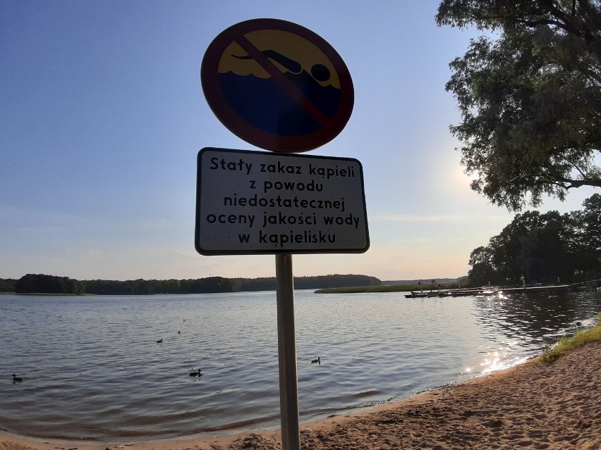 Zakaz kąpieli na plaży wojskowej w Szczecinku. Mandat niewykluczony [zdjęcia]