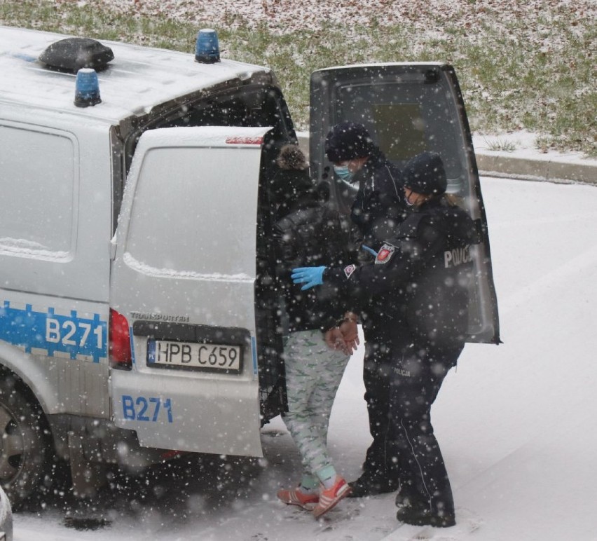 Jest areszt dla sprawców rozboju w oleśnickim sklepie (ZDJĘCIA)