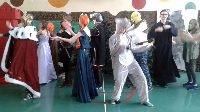 NowyDwór Gdański. Uczniowie Gimnazjum nr 1 wystawili spektakl Shrek, po angielsku