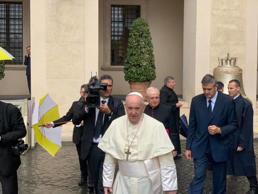 Papież Franciszek pobłogosławił w Watykanie odlany w...