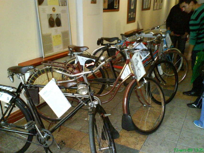 Biuro Promocji Miasta przygotowało wystawę starych rowerów...