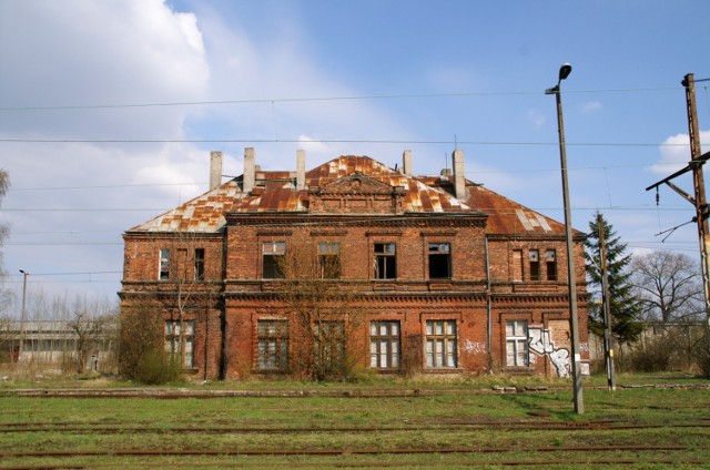 Spaleniu uległo około 50 metrów kwadratowych dachu nieczynnej ...