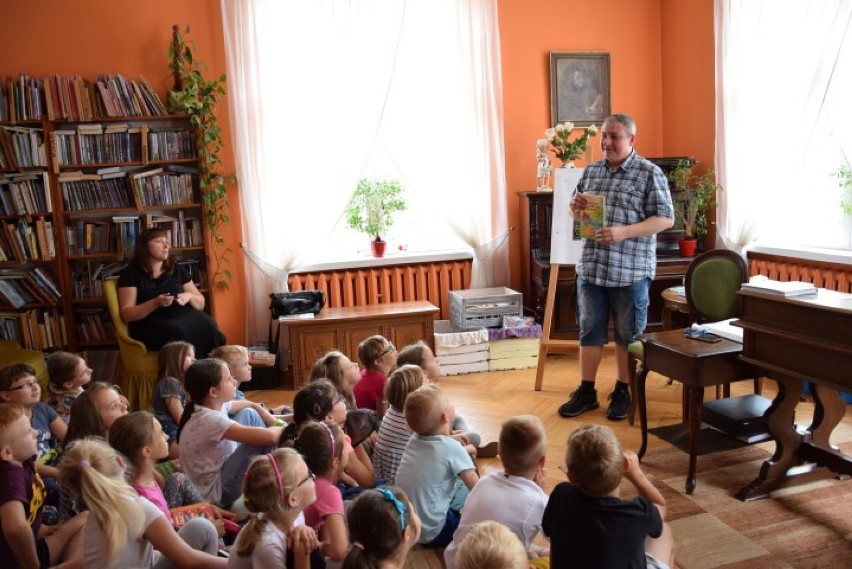 Pruszcz Gdański:Spotkania dzieci z pisarzami podczas drugiego dnia Festiwalu Książki Dziecięcej [ZDJĘCIA]