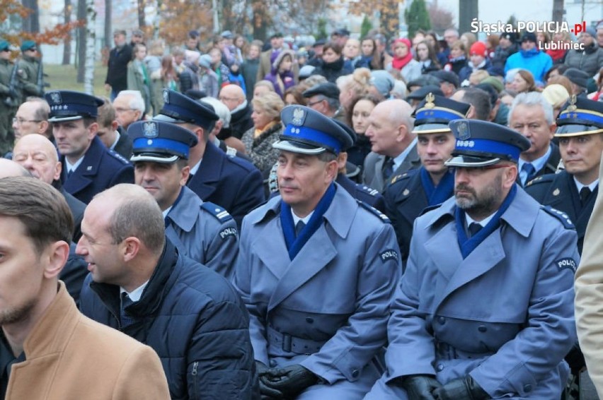 Święto 11 listopada w Lublińcu. Władze i mieszkańcy złożyli hołd na cmentarzu wojskowym