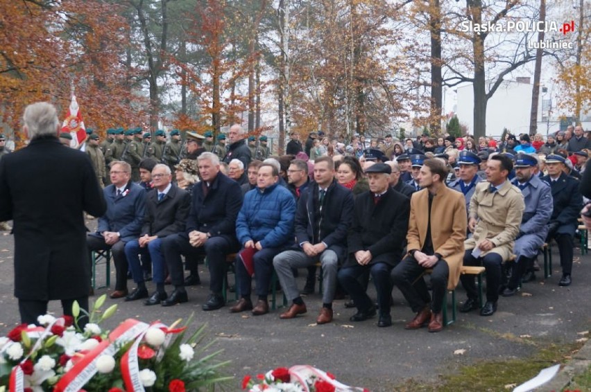 Święto 11 listopada w Lublińcu. Władze i mieszkańcy złożyli hołd na cmentarzu wojskowym