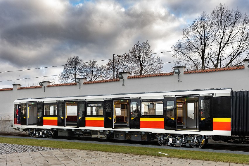 Nowe pociągi warszawskiego metra z kompletem pozwoleń. Skoda "Varsovia" może zabrać pasażerów. Wiemy kiedy wyjedzie na trasę
