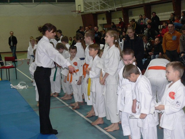 Gwiazdkowy turniej karate w Poddębicach