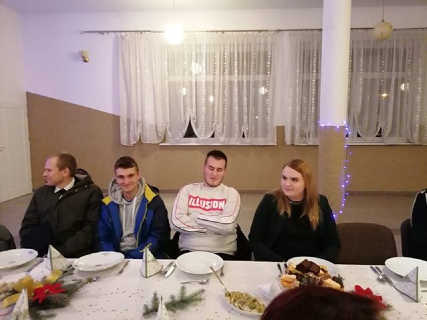 Wigilia w Sieńcu. Mieszkańcy zasiedli do świątecznego stołu z przedstawicielami władz [FOTO]