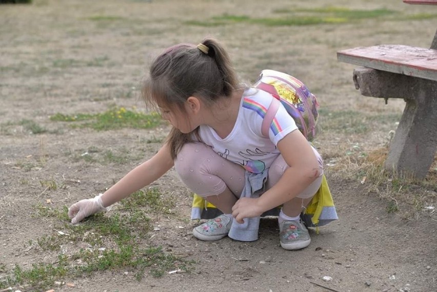 Uczestnicy półkolonii Stowarzyszenia Aktywności Lokalnej „Młodzi Aktywni” sprzątali  Konin .