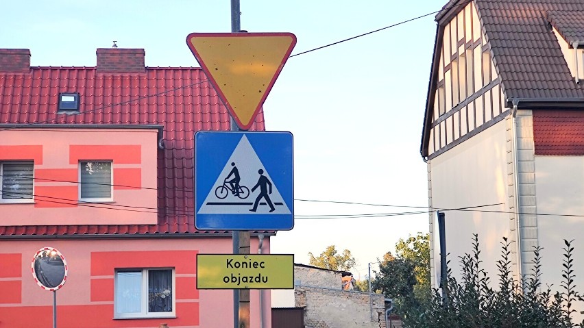 Kolejna droga zamknięta! Korki w Żarach coraz większe. Dlaczego nie można przejechać ulicą Czerwonego Krzyża?