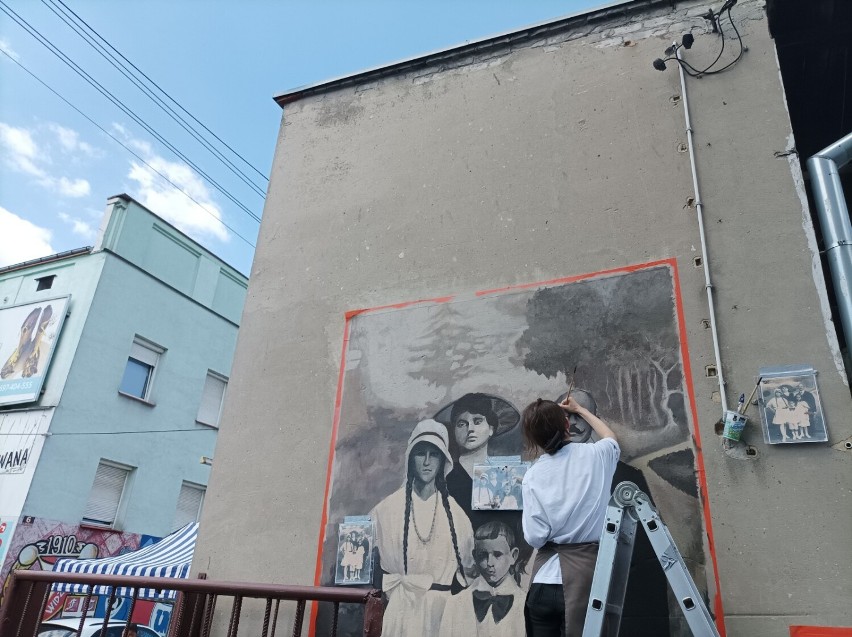 Wyjątkowe murale na ścianach kamienic w Tomaszowie Maz. Tomaszowianie są zachwyceni! [ZDJĘCIA]