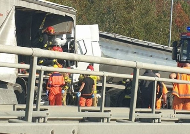 Zderzyły się dwie ciężarówki na autostradzie A4. Trasa Katowice - Wrocław zablokowana