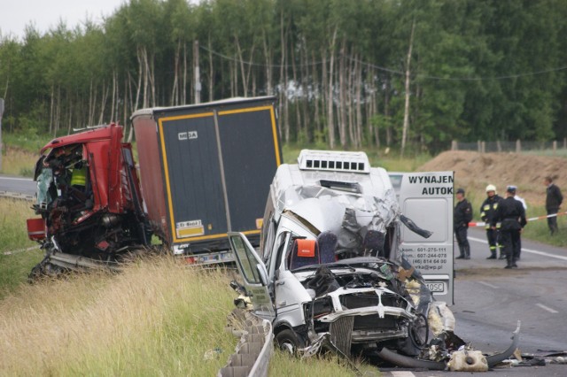 Zgłaszają się świadkowie zderzenia busa z tirem...