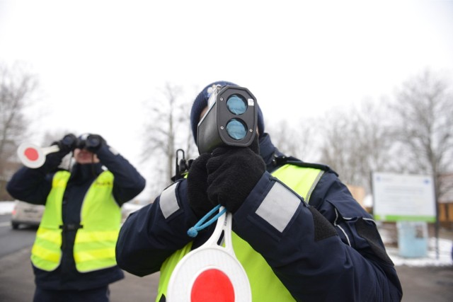 Policja z Sępólna Krajeńskiego ukarała kierowcę, według nowego taryfikatora, mandatem w wysokości 2000 zł i 10 punktami karnymi