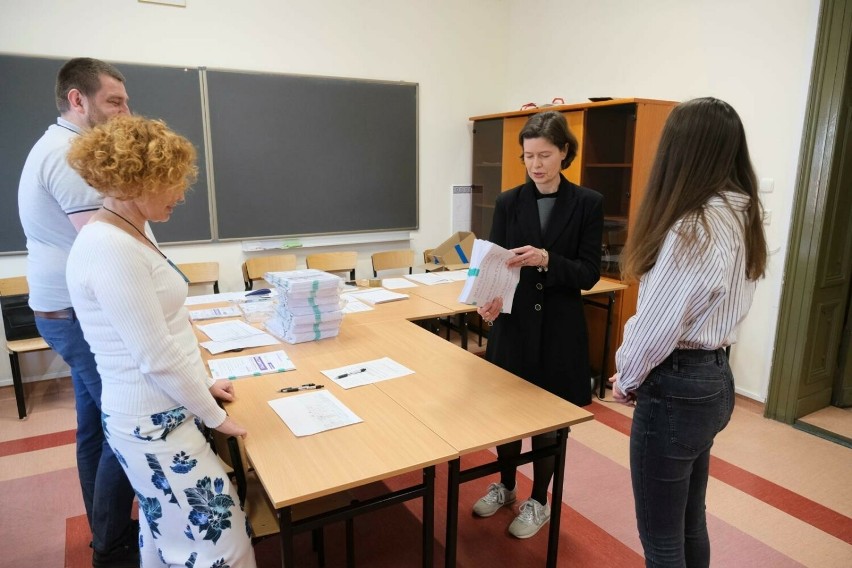 Matury pisemne w toruńskich liceach w maju 2023 roku