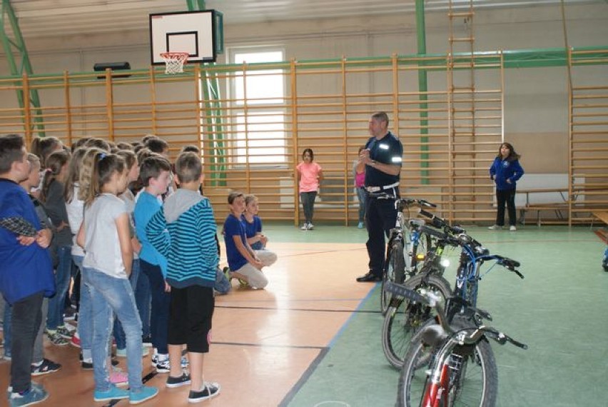 Dzieci zdawały na kartę rowerową pod okiem policjantów