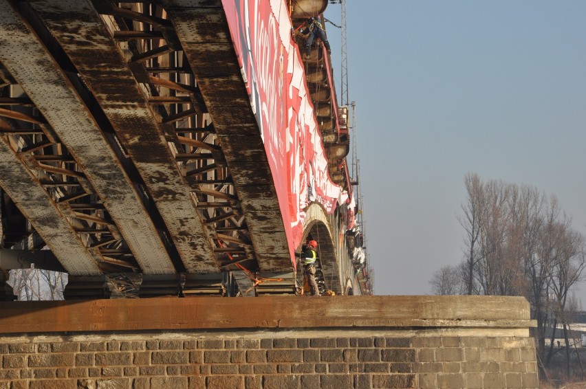 Nowa płachta z logo sponsora przystroiła Most Średnicowy