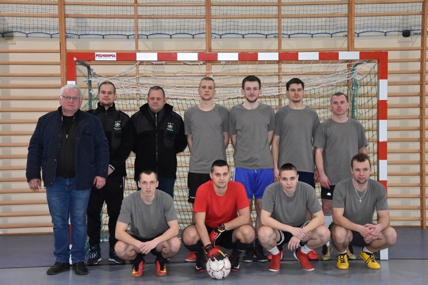 Drużyny OSP rozegrały Turniej Piłki Halowej Puchar Wójta Gminy Tarnówka 