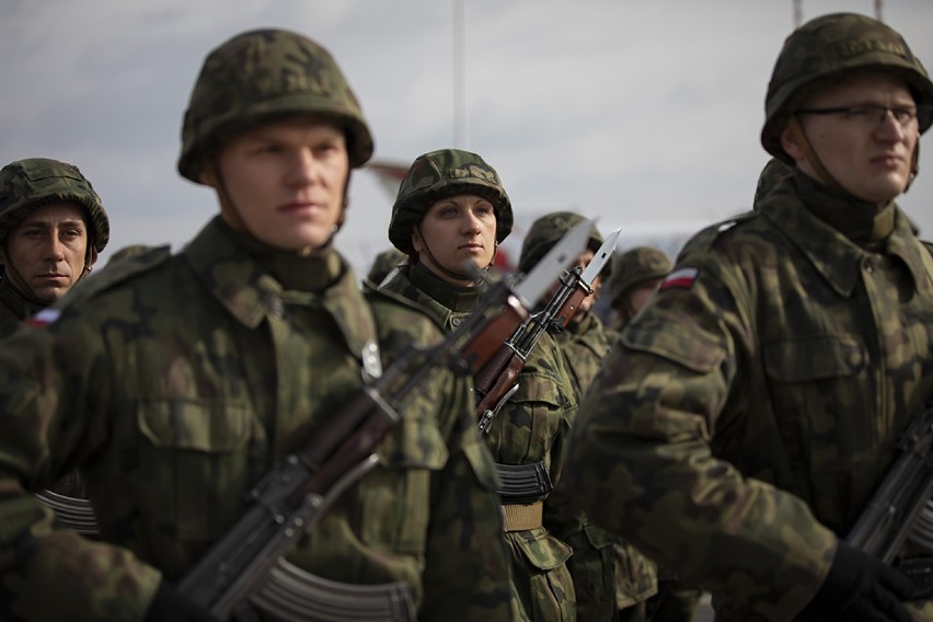 Żołnierze z Dęblina złożyli przysięgę wojskową (Zdjęcia)