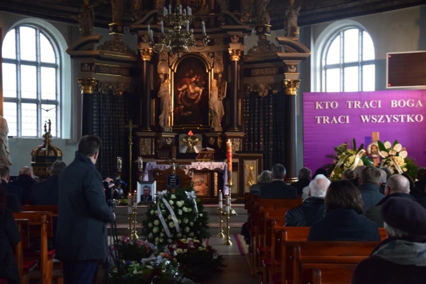 Pogrzeb byłego prezydenta Elbląga, Henryka Słoniny w Stegnie...