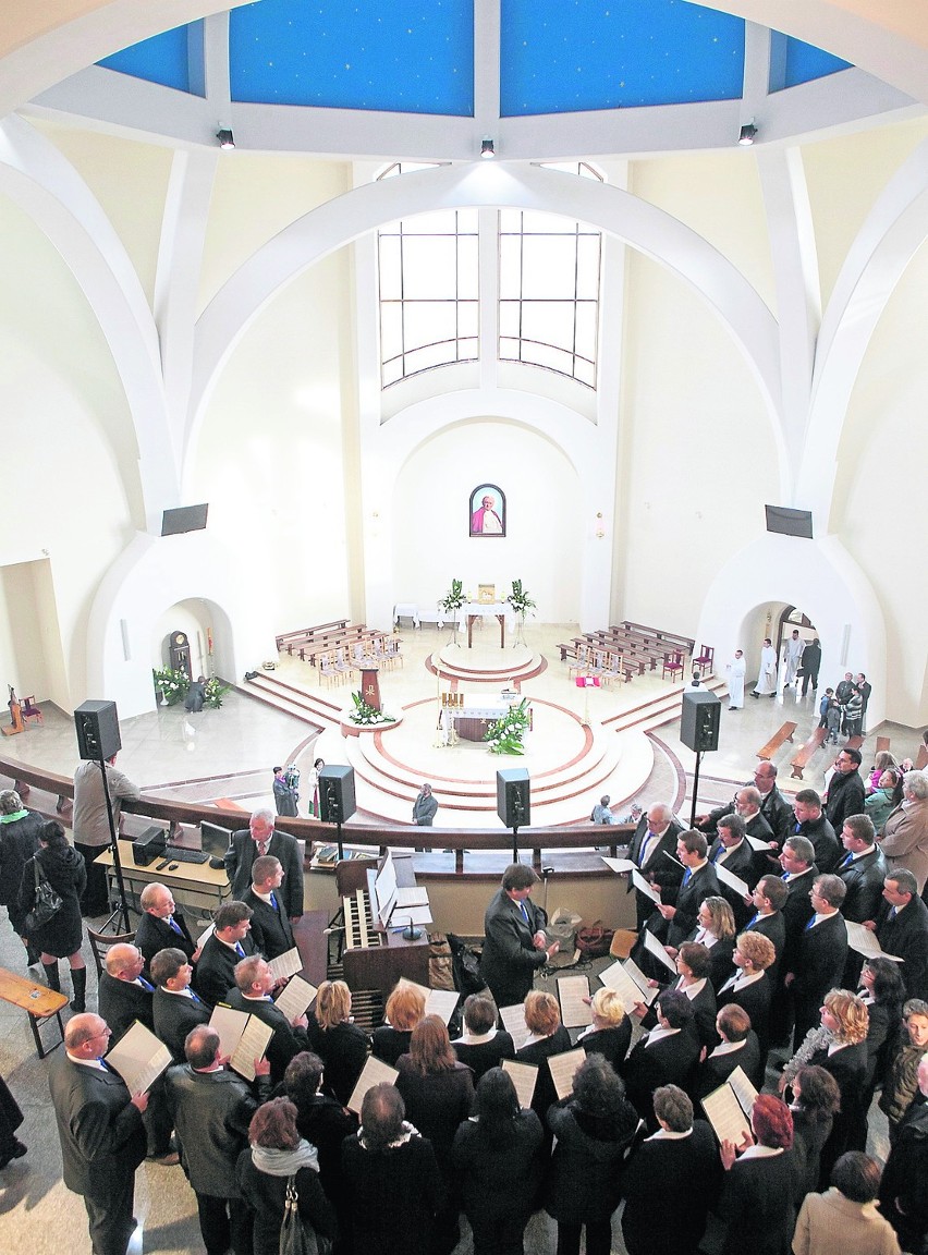 Wnętrze kościoła pod wezwaniem błogosławionego Jana Pawła II...