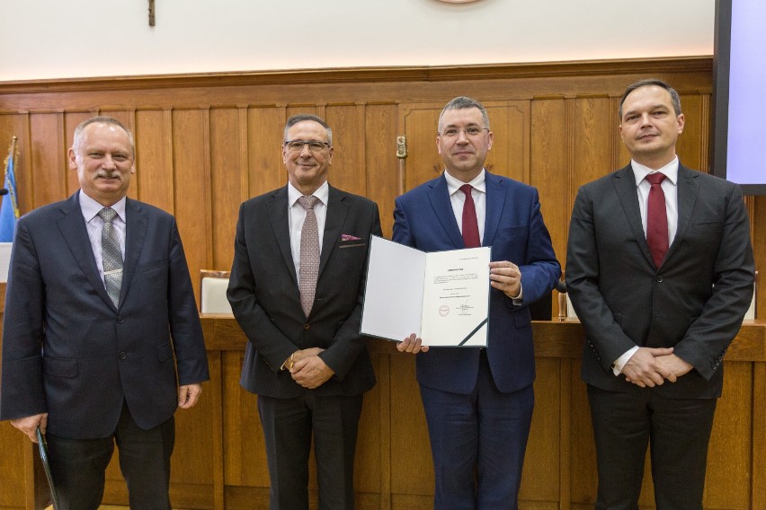 Wybory Samorządowe 2018. Radni odebrali potwierdzenia o wyborze do Sejmiku Kujawsko-Pomorskiego [zdjęcia]  