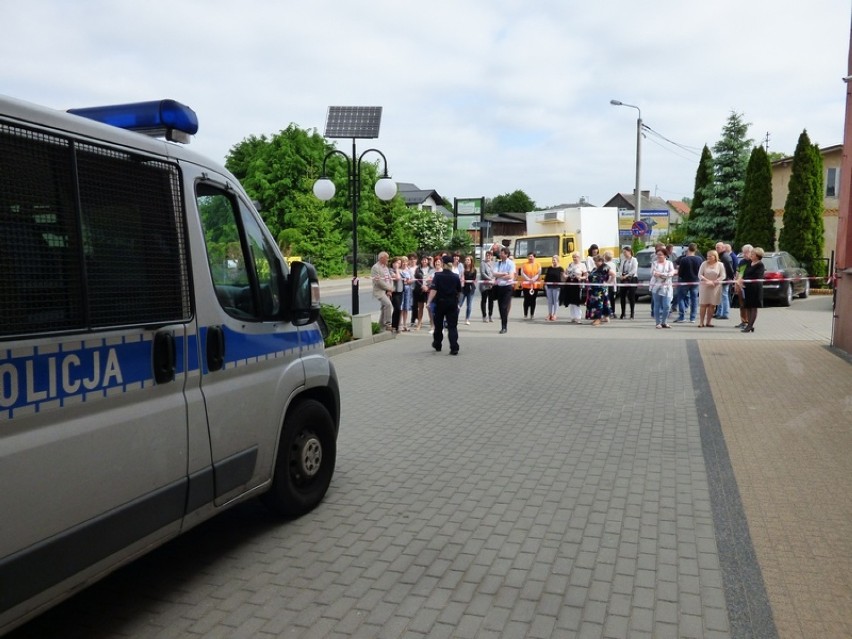 Bomba w bagażu w urzędzie w Cewicach? To tylko ćwiczenia FOTO, VIDEO