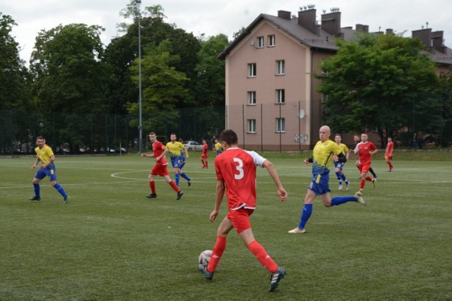 W niedzielę, 6 września odbyły się dwa mecze ligowe piłki nożnej. Do południa można było zobaczyć, inaugurujący rozgrywki IV ligi mecz kobiet, natomiast o godzinie 16, mecz B klasy zagrała męska drużyna- JSP Warta Zawiercie.