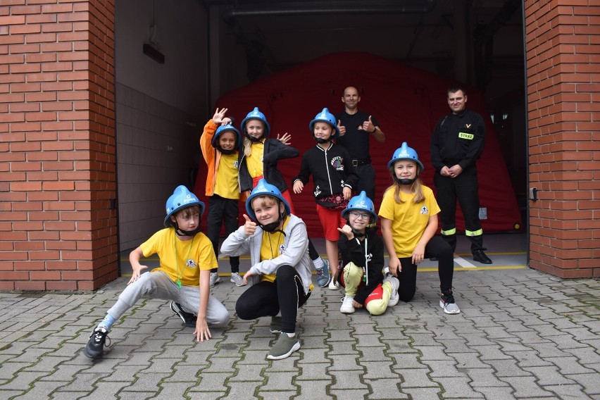 Podczas ostatnich zajęć mali i młodzi ratownicy gościli w Komendzie Powiatowej Państwowej Straży Pożarnej w Pleszewie