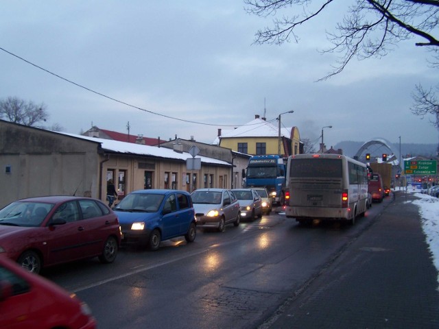 Samochodowe korki w centrum Andrychowa