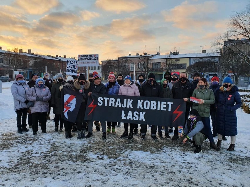 Strajk kobiet w Łasku i zbiórka na WOŚP ZDJĘCIA